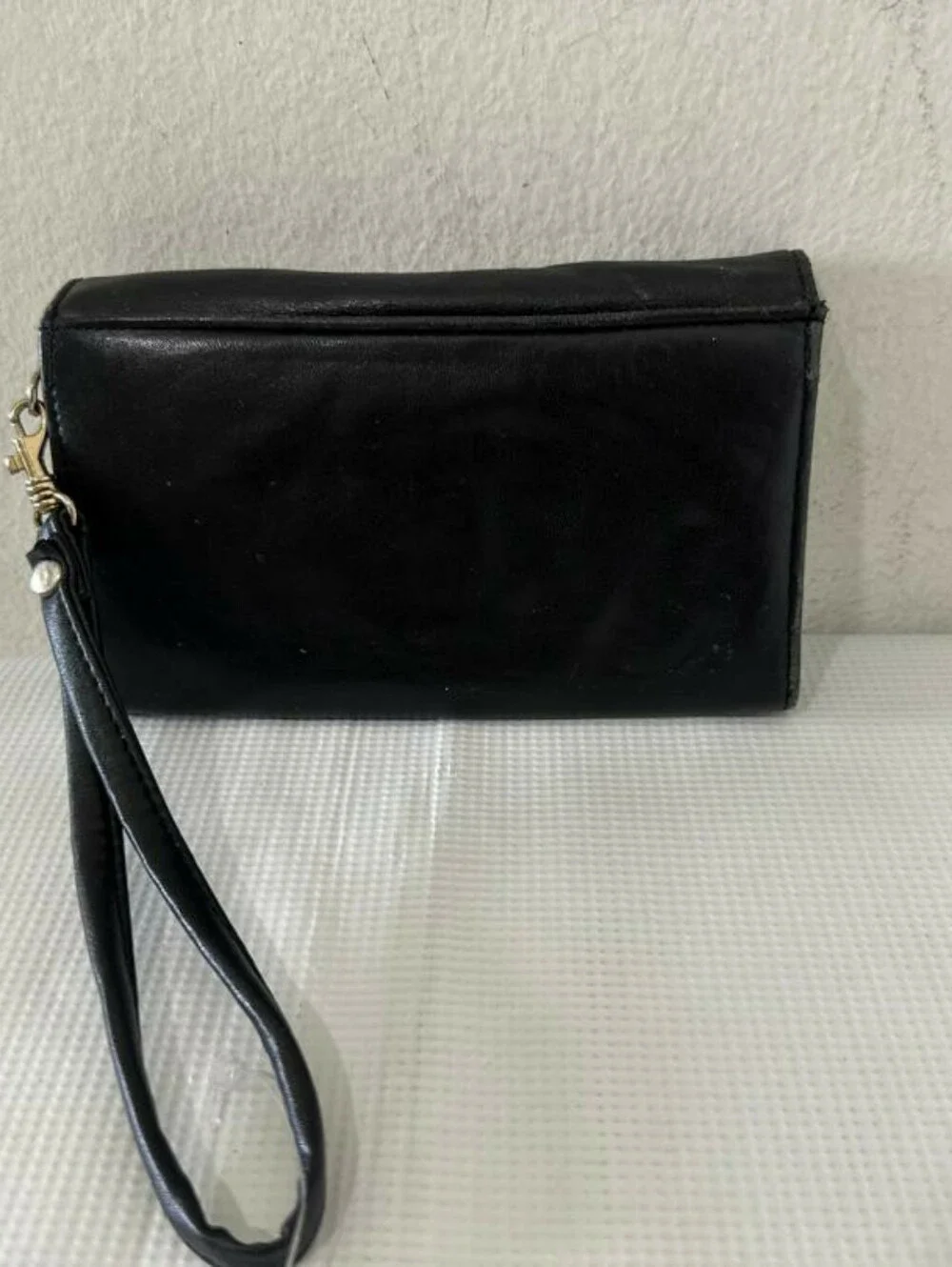 Vintage Chanel Black Leather Bi-Fold Wallet Interlocking CC Logo Magnetic Close